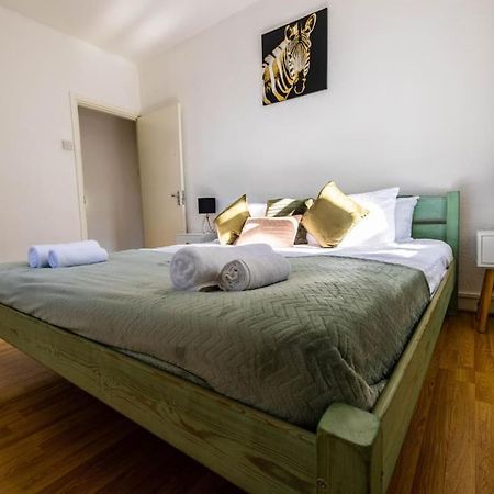 Pristine 3 Beds Hackney E9 Apartment Лондон Екстериор снимка