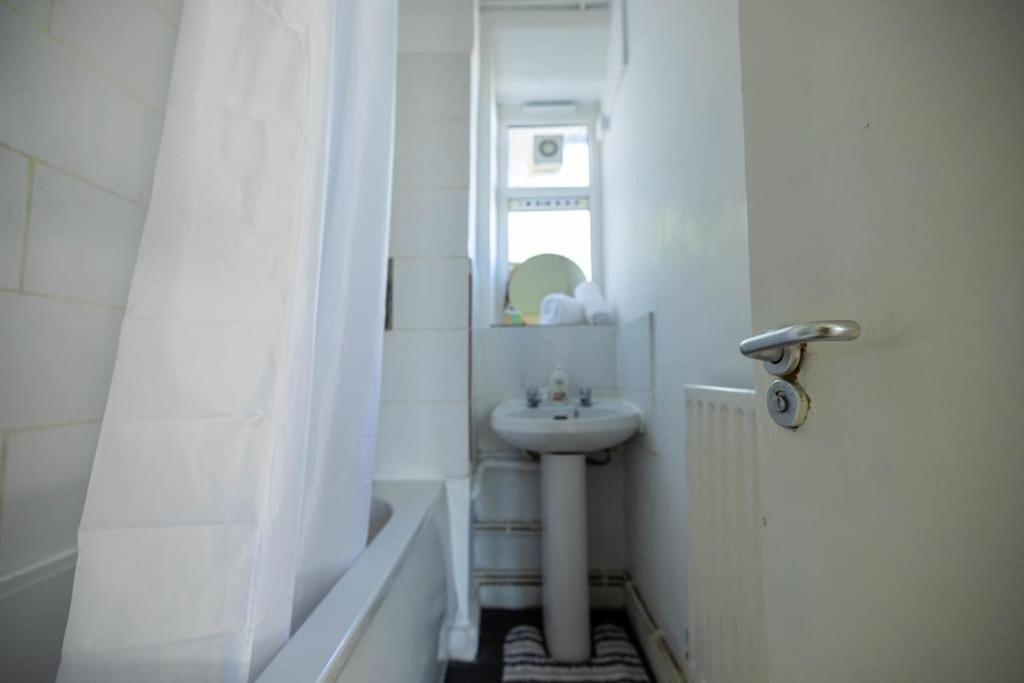 Pristine 3 Beds Hackney E9 Apartment Лондон Екстериор снимка
